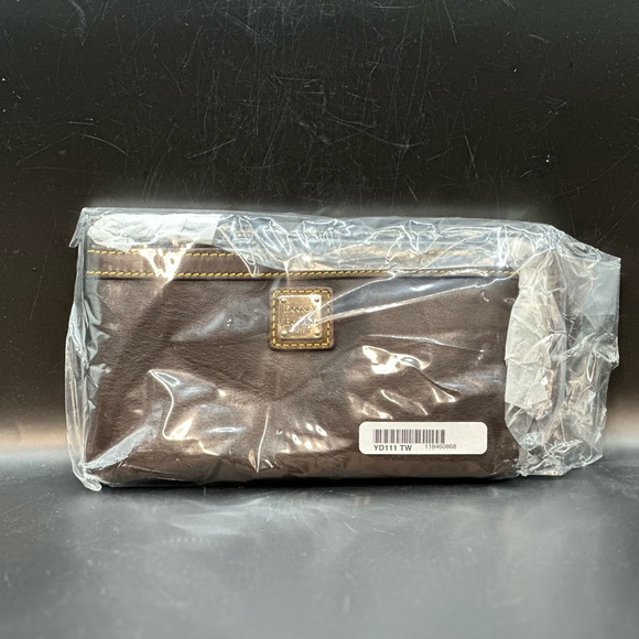 Dooney Bourke Large Slim Wristlet - Picture 2 of 14